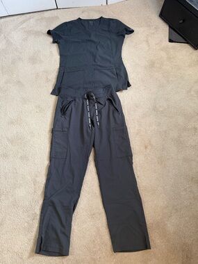 Med Couture Black V-Neck Scrub Top & Cargo Jogger Pants